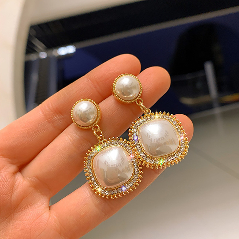 18kt Gold Pearl Hoop Post Earrings – Menagerie Boutique